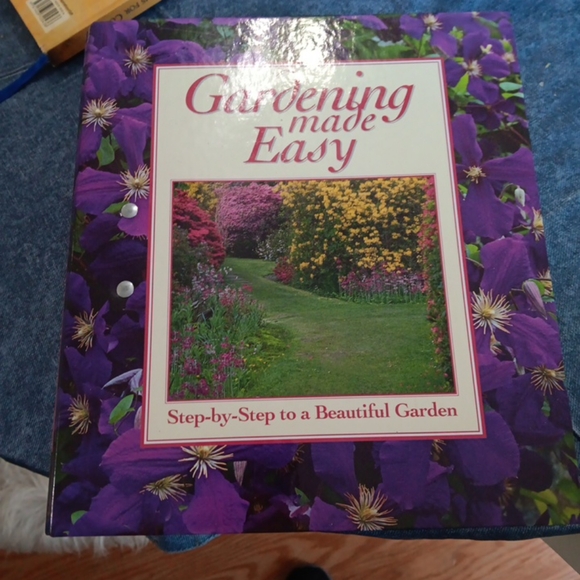 Gardening book - Picture 1 of 4
